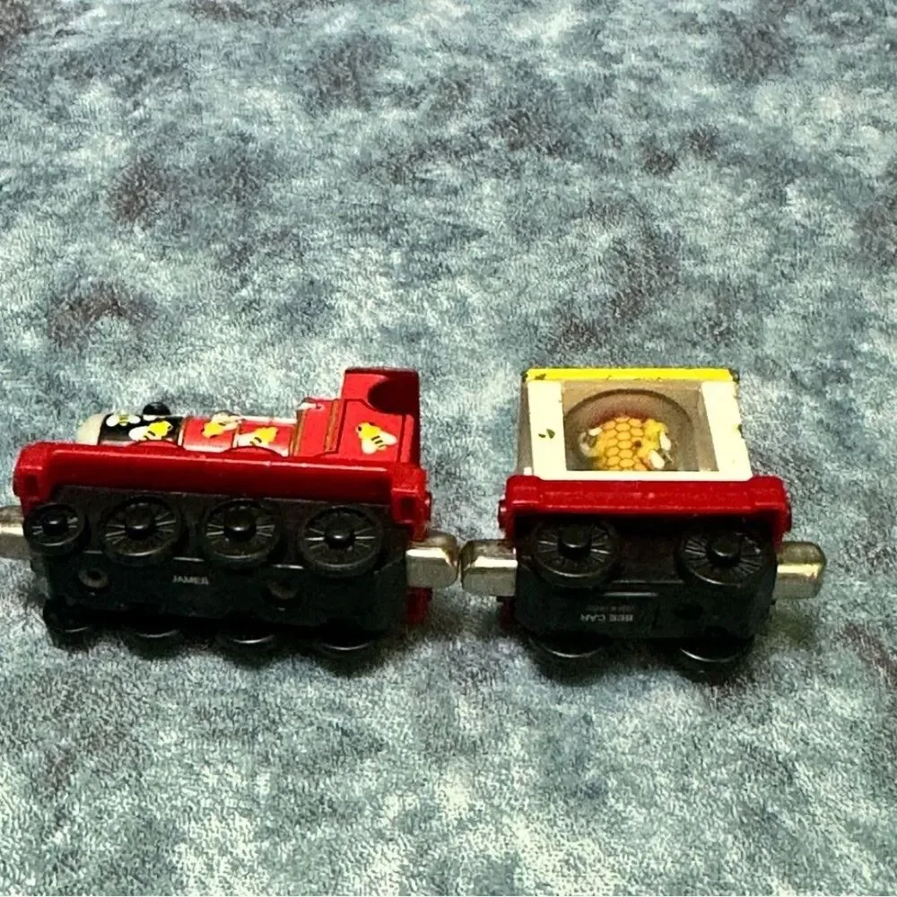 Thomas & Friends James & Bee Car  metal Red and Yellow Train Engine